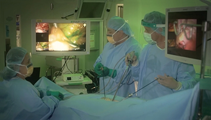Picture of surgeons using NOVADAQ’s technology